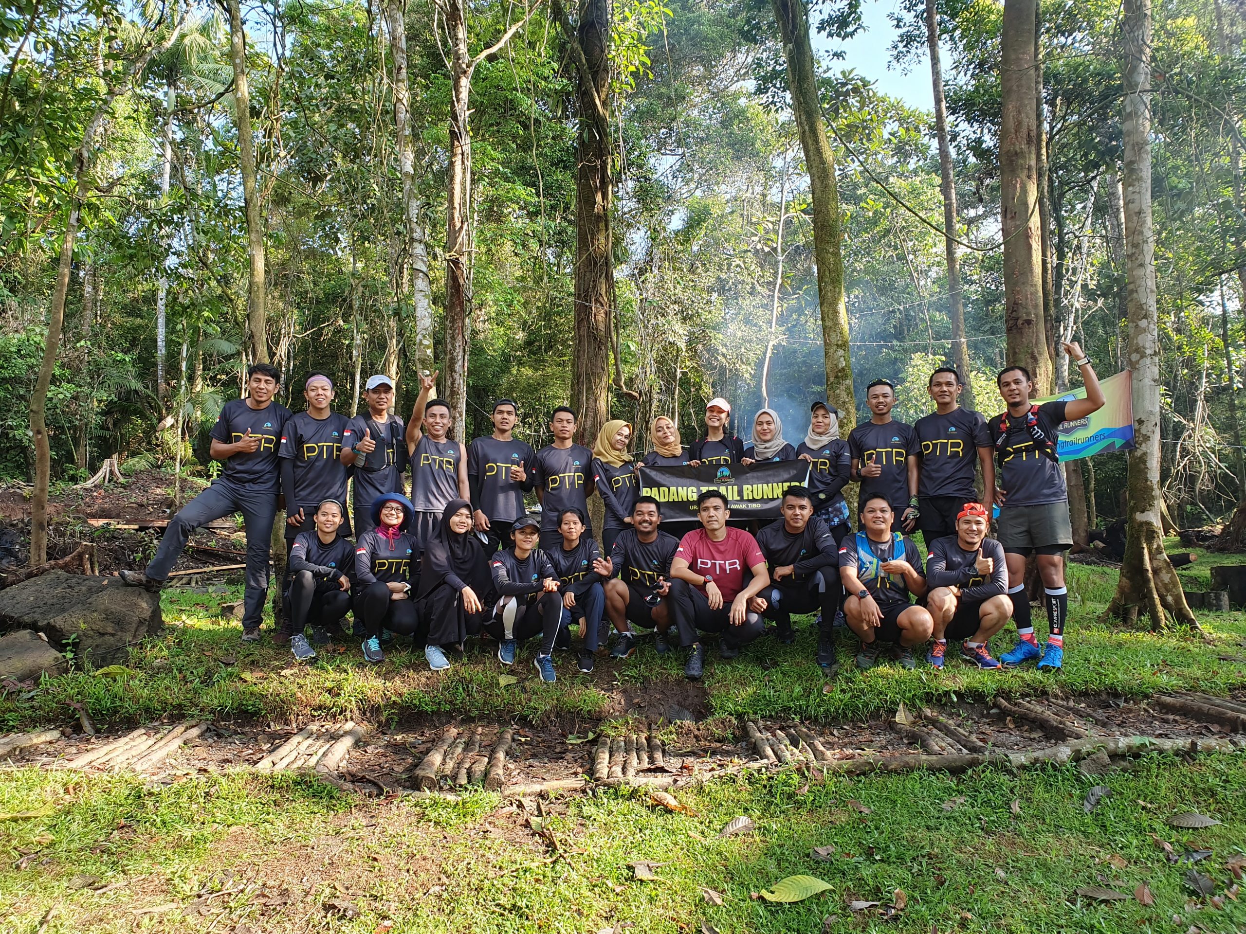 Padang Trail Runners crew picture