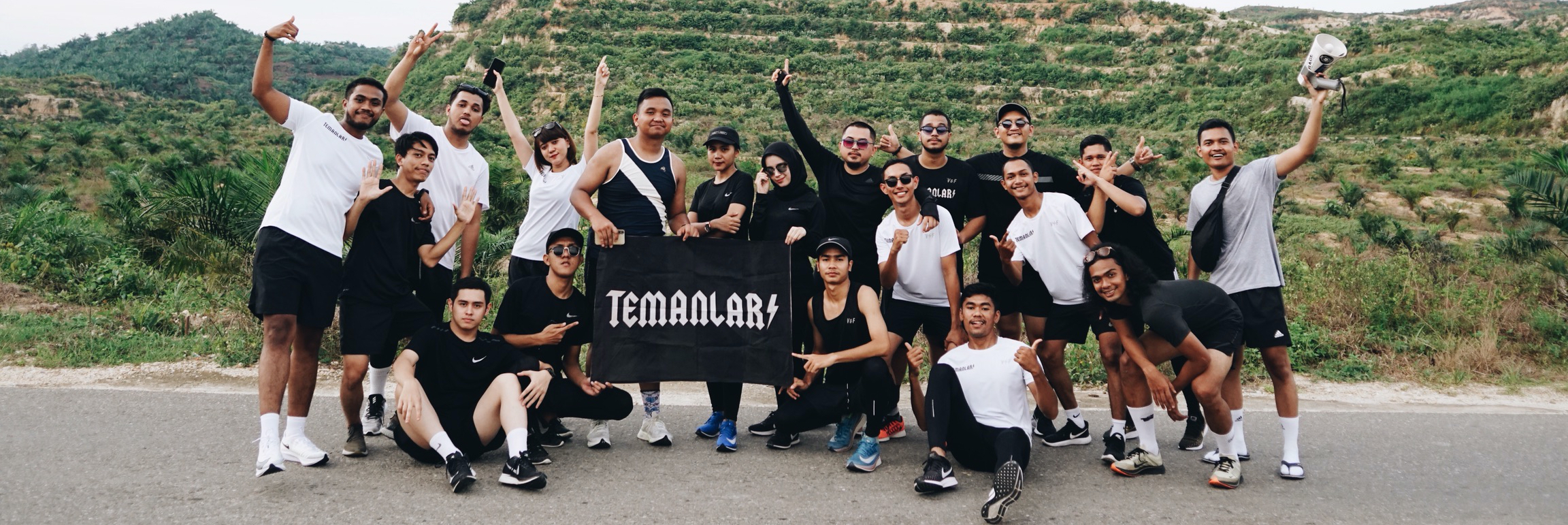 Temanlari crew picture